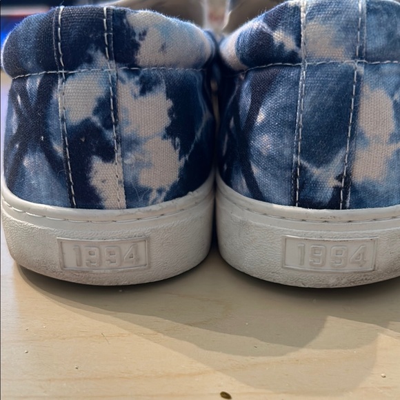 Old Navy Blue Tie-Dye Sneakers - Picture 3 of 4